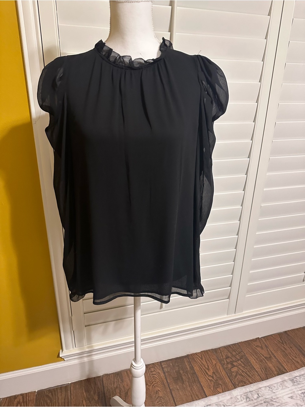DKNY Black Sheer Ruffle-Neck Cap Sleeve Blouse